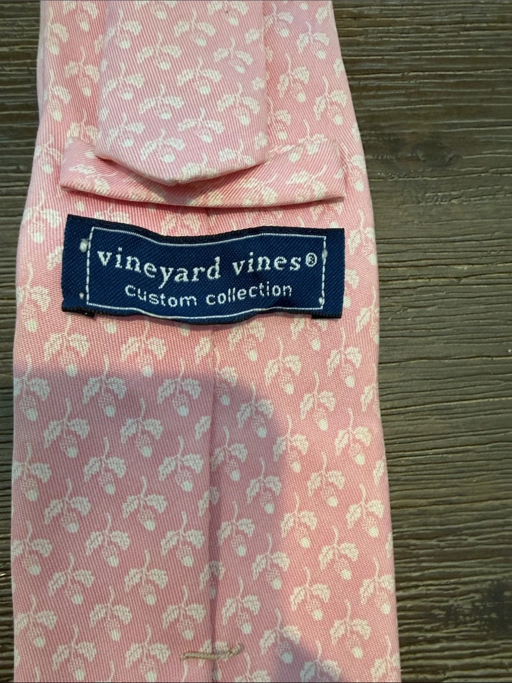 Bluejack National Vineyard Vines Pink acorn Micro-Pattern Silk Tie
